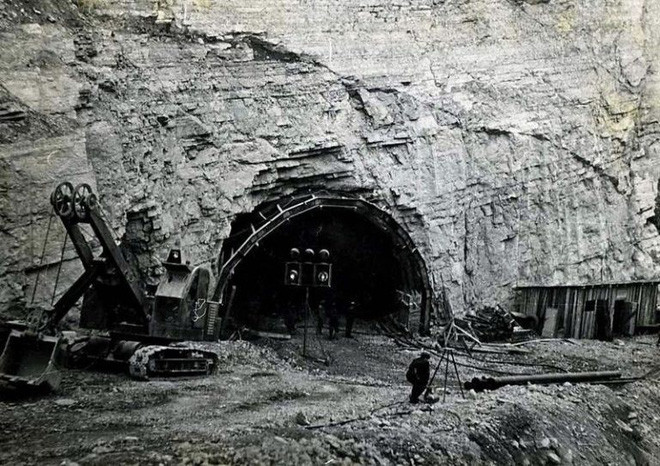 Thêm nữa, "thành phố vô hình" Krasnoyarsk-26 được bảo vệ vô cùng cẩn mật và nghiêm ngặt nên người ngoài không hề biết đến sự tồn tại của nơi này.