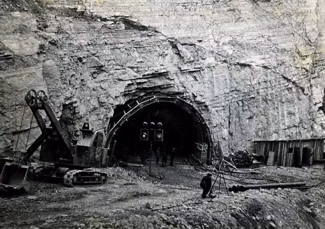 Thêm nữa, "thành phố vô hình" Krasnoyarsk-26 được bảo vệ vô cùng cẩn mật và nghiêm ngặt nên người ngoài không hề biết đến sự tồn tại của nơi này.