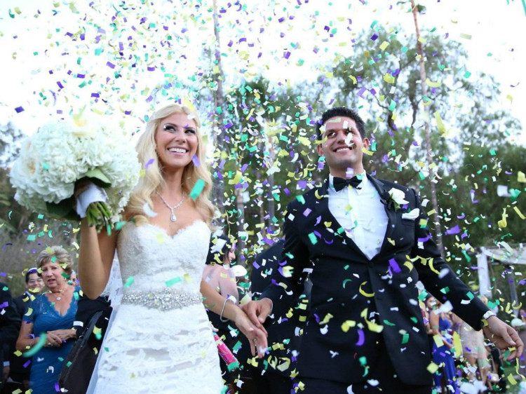 Dù chỉ mặc váy cưới 1 lần, bạn cũng không thể bán lại món hàng này với giá nhiều hơn 50% con số bạn đã bỏ ra để mua.