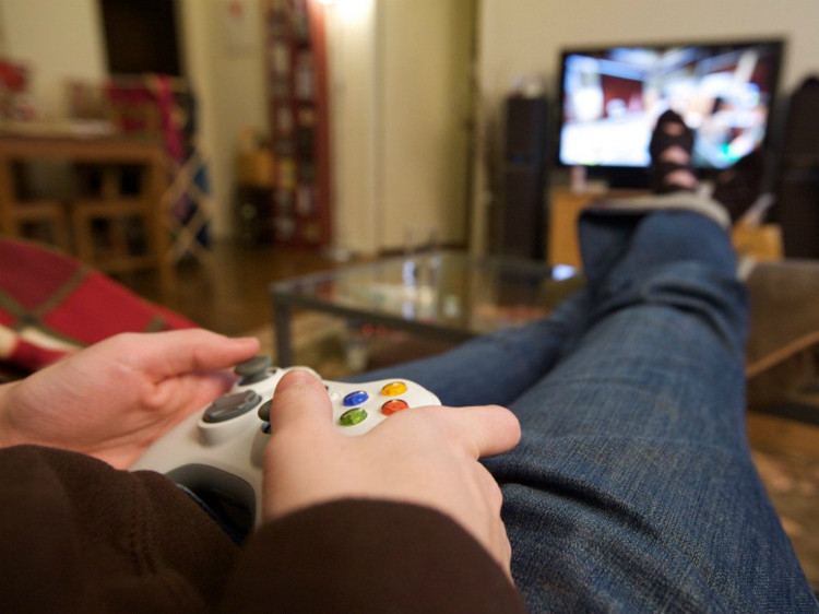 Theo một nghiên cứu của Which với các đĩa video games được bán tại cửa hàng bán lẻ, giá trị của chúng mất gần 70% sau khi được bóc vỏ. Dù thử nghiệm này được thực hiện vào năm 2010, đến nay video game vẫn được biết đến là thứ mất giá trị vô cùng nhanh.