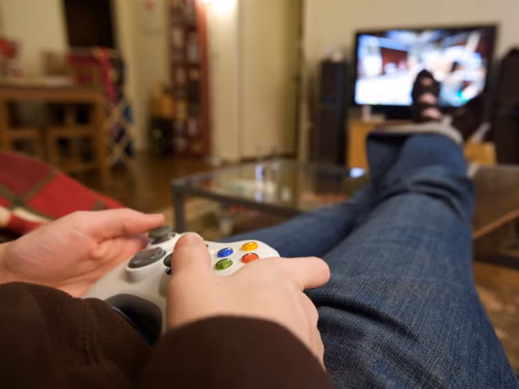 Theo một nghiên cứu của Which với các đĩa video games được bán tại cửa hàng bán lẻ, giá trị của chúng mất gần 70% sau khi được bóc vỏ. Dù thử nghiệm này được thực hiện vào năm 2010, đến nay video game vẫn được biết đến là thứ mất giá trị vô cùng nhanh.