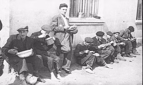 Người Do Thái sống dưới sự kiểm soát của phát xít Đức luôn trong tình trạng không có đủ thức ăn nên dễ ốm yếu, bệnh tật và mất mạng.