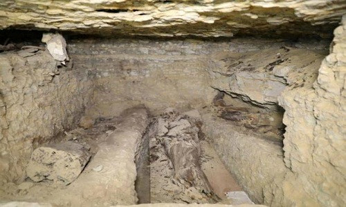 5 xác ướp được các chuyên gia phát hiện tại xưởng ướp xác này.