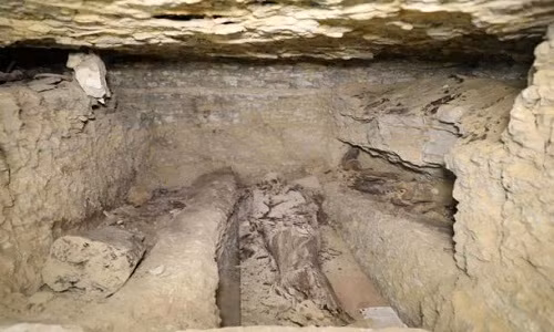 5 xác ướp được các chuyên gia phát hiện tại xưởng ướp xác này.