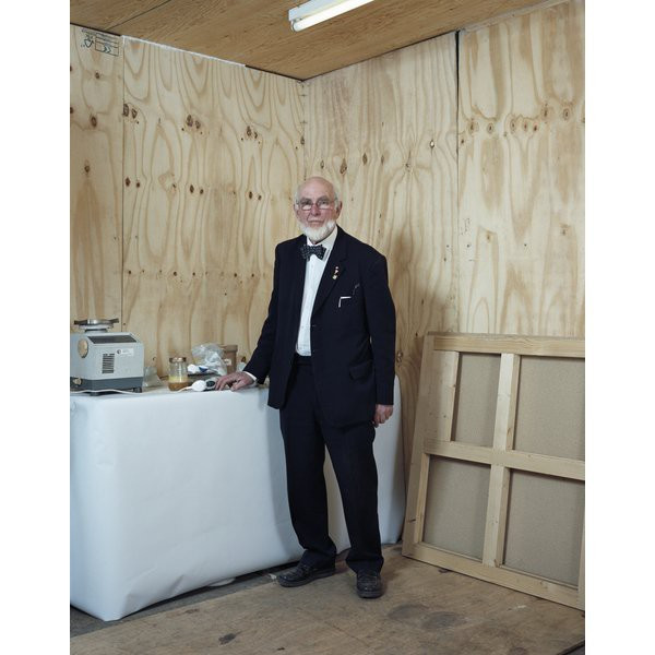 Mặc dù sáng chế ra loại vật liệu kỳ diệu chịu được 10.000 độ C nhưng ông Ward giữ kín bí mật về thành phần cấu tạo Starlite cho đến lúc qua đời vào năm 2011.