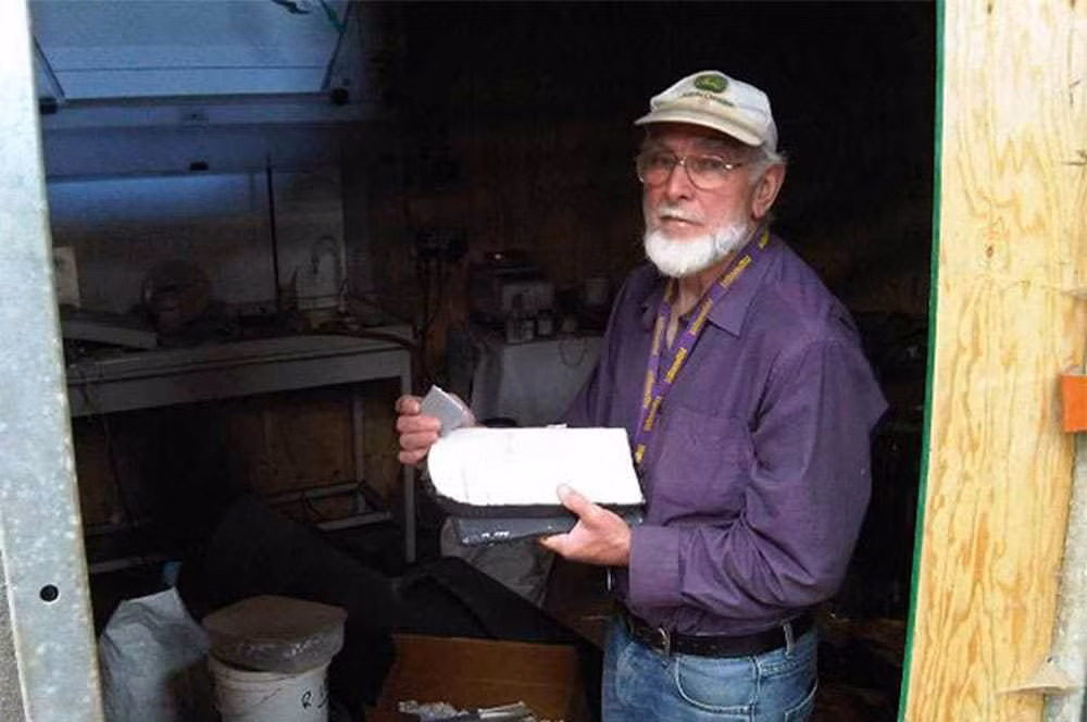 Thậm chí, ông Ward còn giữ Starlite rất kỹ dù cho nhiều tổ chức, chuyên gia tiến hành thử nghiệm vật liệu này. Ông không cho các tổ chức thu giữ mẫu Starlite do mình chế tạo vì lo sợ họ sẽ có thể tái tạo được loại vật liệu này.