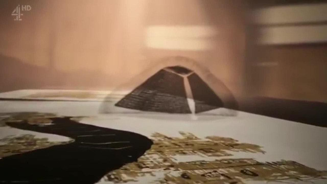 Ban đầu, đại kim tự tháp Giza cao 147m. Với sự tác động của môi trường tự nhiên trong suốt thời gian dài, hiện công trình này cao 139m. Trong suốt nhiều thập kỷ qua, các chuyên gia, nhà khoa học cố gắng giải mã bí ẩn cấu trúc bên trong đại kim tháp Giza.