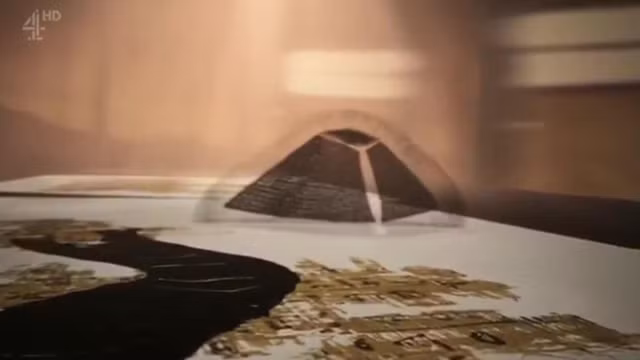 Ban đầu, đại kim tự tháp Giza cao 147m. Với sự tác động của môi trường tự nhiên trong suốt thời gian dài, hiện công trình này cao 139m. Trong suốt nhiều thập kỷ qua, các chuyên gia, nhà khoa học cố gắng giải mã bí ẩn cấu trúc bên trong đại kim tháp Giza.