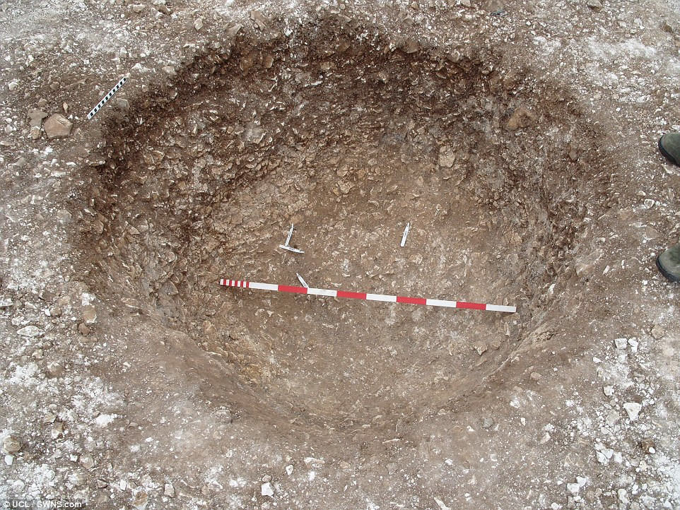 Để đi đến kết luận này, các nhà nghiên cứu thuộc Đại học Oxford đã kiểm tra đo đồng vị strontium trong xương hỏa táng được chôn cất tại vị trí khoảng từ năm 3180 - 2380 trước công nguyên.