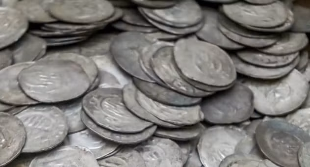 Theo một số tài liệu của người du khách Hy Lạp sống trong khoảng thời gian từ năm 60 - 57 trước Công nguyên, chi phí ướp xác của người Ai Cập tốn khoảng 60 kg bạc.