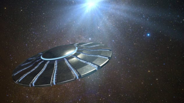 Sở dĩ "người bò sát" Reptilian bắt cóc dân thường được cho là vì muốn nghiên cứu và kiểm soát con người. Thậm chí, có giả thuyết cho rằng Reptilian cố tạo ra một giống loài mới ưu tú được lai với con người.