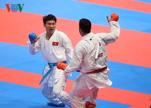 Karate Viet Nam tuot HCV ASIAD: Nguyen Minh Phung bi trong tai xu ep?-Hinh-2