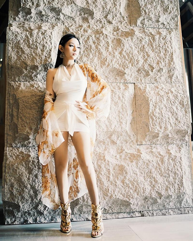 Ai mà nghĩ Huyền Baby chưa cao đến 1m60 cơ chứ?