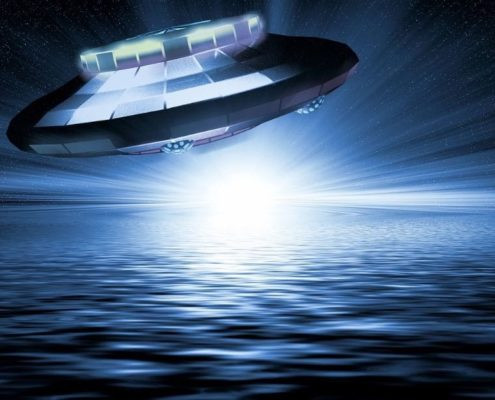 Tuy nhiên, có người lại đưa ra giả thuyết tồn tại một căn cứ của người ngoài hành tinh ở tam giác Rồng. Người ngoài hành tinh đã khiến các thiết bị liên lạc, la bàn... của người đi biển không hoạt động dẫn đến tàu thuyền, máy bay gặp nạn.