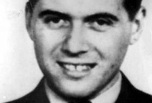 Josef Mengele thực hiện những thí nghiệm y khoa hãi hùng mà không có bất cứ sự đồng ý nào của đối tượng thử nghiệm.