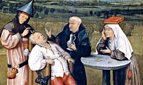 Các thầy thuốc phương Tây thời xưa từng quan niệm ma quỷ gây ra một số căn bệnh như co giật, nhức đầu và nhiễm trùng. Ma quỷ bị mắc kẹt trong đầu. Do vậy, để chữa bệnh, thầy thuốc sẽ khoan một lỗ trên đầu để các linh hồn ma quỷ thoát ra ngoài. Chỉ có vài bệnh nhân sống sót sau khi trải qua phương pháp điều trị ghê rợn này.