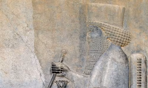 Cắt mũi, tai, lưỡi là kiểu tra tấn hãi hùng khác ở đế chế Ba Tư cổ đại. Một số tài liệu lịch sử chỉ ra những người nổi dậy chống lại vua Darius đã bị trừng phạt khủng khiếp sau khi bị bắt.