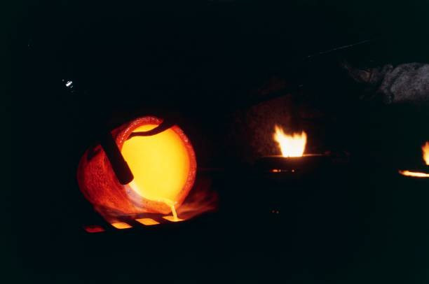 Sau cùng, nhà vua Shapur I cho người đổ vàng nóng chảy vào miệng Valerian khiến ông hoàng La Mã một thời mất mạng trong đau đớn.