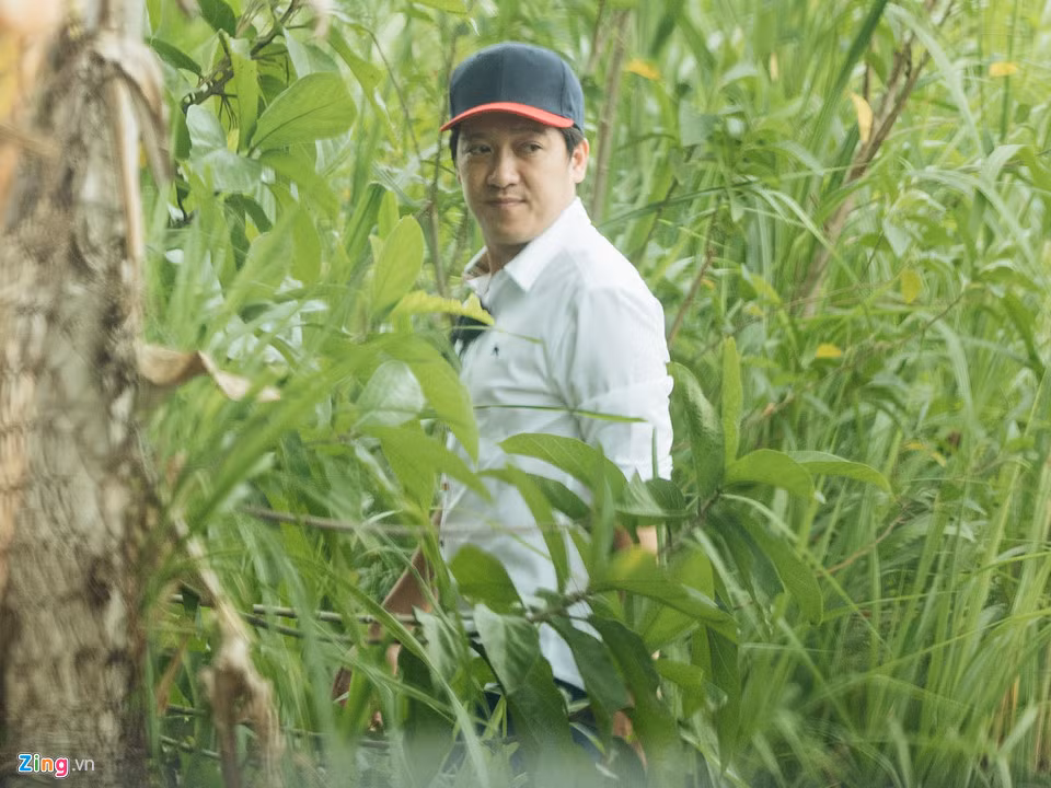 Trường Giang cũng là người chủ trương tổ chức lễ đính hôn trong điều kiện an ninh ngặt nghèo để bảo vệ những hình ảnh riêng tư của anh, Nhã Phương và gia đình. Phía Trường Giang cũng làm việc chặt chẽ với bên quản lý resort và thuê 50 vệ sĩ để bảo vệ tính riêng tư của buổi lễ.