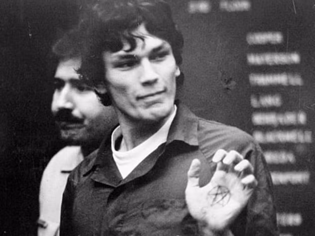 Sự việc khiến khách sạn Cecil trở thành tâm điểm chú ý của dư luận là việc sát nhân hàng loạt Richard Ramirez từng thuê phòng tại đây trong thời gian từ năm 1984 -1985.