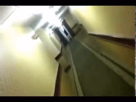 Không chỉ là nơi ở của một số kẻ sát nhân trong quá trình gây án, khách sạn Cecil còn bị đồn ma ám. Một số khách thuê phòng tại khách sạn này phản ánh rằng nhìn thấy một số hồn ma đáng sợ hoặc bị những linh hồn trêu ghẹo.