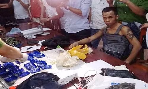 Phong xe may len Lao Bao cho 5.800 vien ma tuy ve ban lai