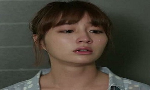 Co gai khong ngo bi soi hai thu tren ban tay ngay ra mat