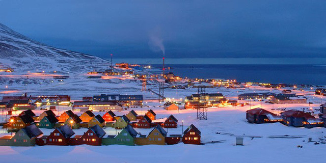 Thị trấn Longyearbyen ở Na Uy là địa điểm đặc biệt trên thế giới khi cái chết bị coi là bất hợp pháp. Những người ốm nặng có thể qua đời thường được đưa tới các thành phố khác để điều trị bằng tàu biển hay máy bay.