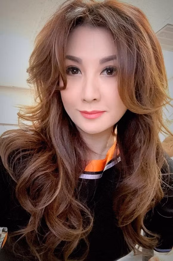 Vo cu Bang Kieu len tieng ve tin don yeu ban trai kem 24 tuoi