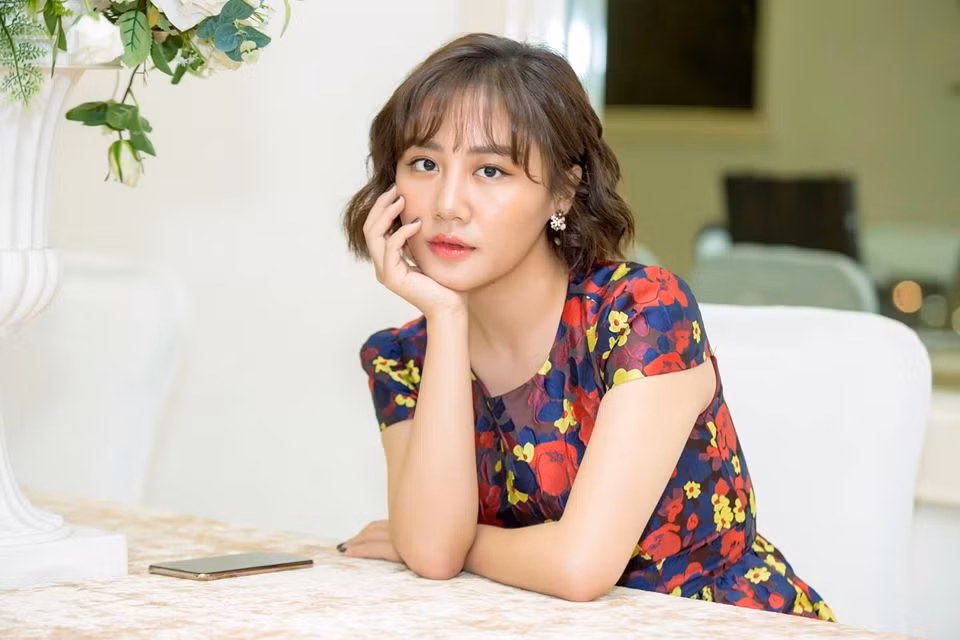 Văn Mai Hương được gắn tên với loạt ca khúc như: Nếu như anh đến, Ngày chung đôi, Mona Lisa, Lâu đài cát, Cầu hôn...