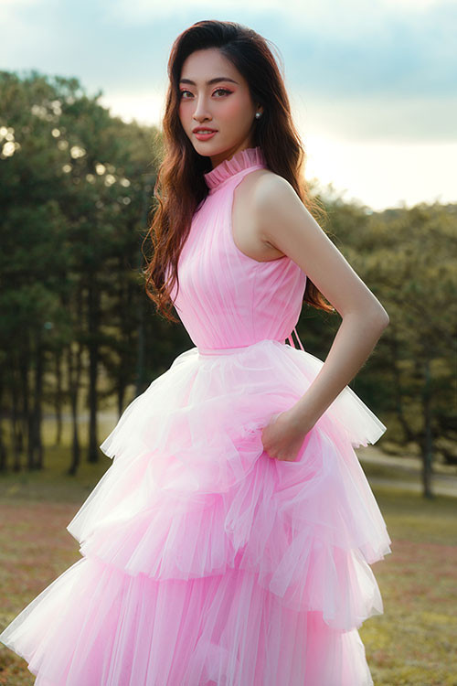 Trước đó, Lương Thùy Linh đại diện Việt Nam tham gia cuộc thi Hoa hậu Thế giới, diễn ra tại London, Anh.