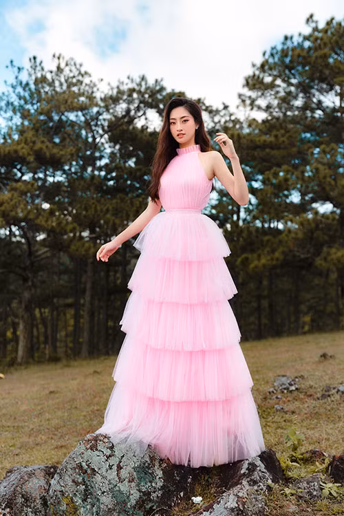 Trong đêm chung kết, Lương Thùy Linh xuất sắc lọt Top 12 chung cuộc.