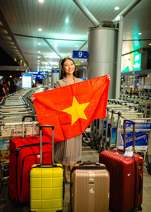 Trước đó, Thanh Khoa đã mang theo gần 80kg hành lý tham dự cuộc thi Hoa hậu Sinh viên Thế giới 2019.