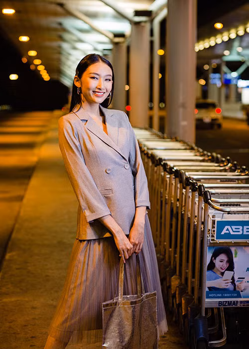 Trước đó, năm 1993, Hoa hậu Hà Kiều Anh cũng tham gia cuộc thi, tuy nhiên cô chỉ lọt vào Top 5 và giành giải thưởng Miss Taejoon.