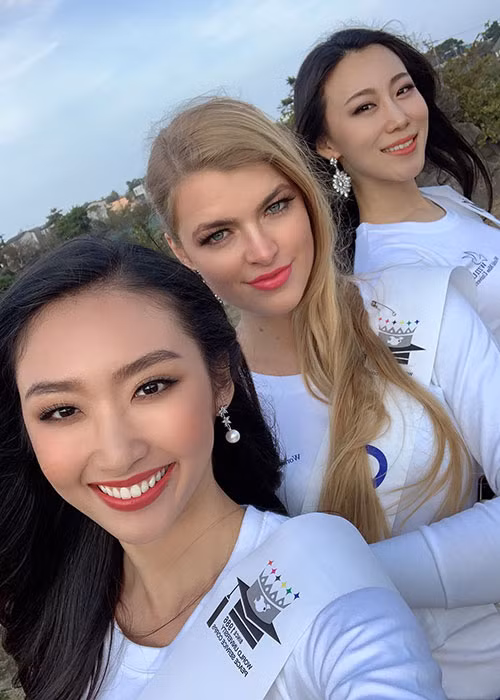 Bên cạnh đó, người đẹp còn sở hữu khá nhiều thành tích nổi bật khác như: giải Gương mặt thời trang cuộc thi Elite Model Look 2014, Top 5 Asian Top Fashion Model of the Year trong khuôn khổ Asian Fashion Award 2014.