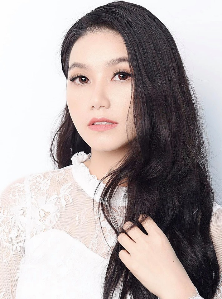 Ngoài ra, nữ diễn viên sinh năm 1986 còn tham gia giảng dạy tại trường Đại học Sư phạm Nghệ thuật Trung ương.