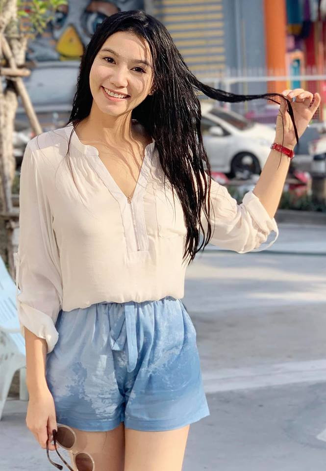 Ngoài những lúc tập trung cho công việc, Lương Giang dành thời gian chăm sóc gia đình, chơi cùng cô con gái nhỏ.