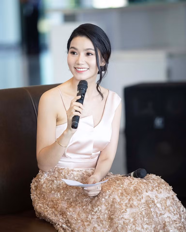 Lương Giang sở hữu vẻ đẹp tự nhiên với gương mặt thanh tú, thân hình cân đối.