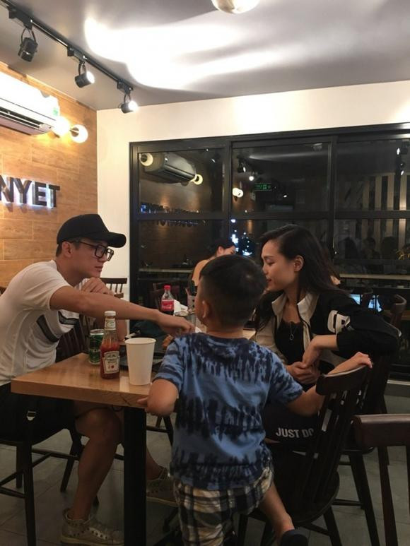 Chi Nhan dan con trai di an voi ban gai la mat, nghi chia tay Minh Ha?-Hinh-4