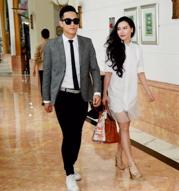 Chi Nhan dan con trai di an voi ban gai la mat, nghi chia tay Minh Ha?-Hinh-6