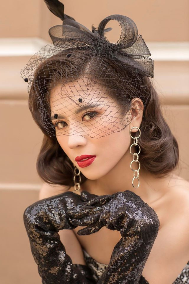 Cô từng đoạt giải Á khôi 1 tại "Hoa khôi Nhan sắc Việt Nam 2016", cùng giải thưởng phụ Người đẹp nhân ái.