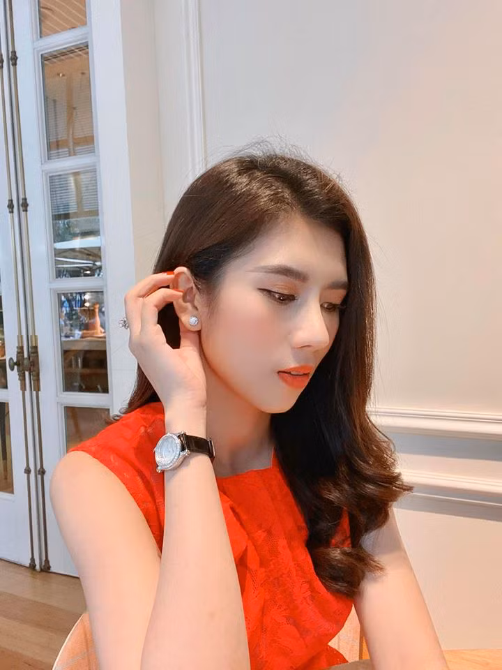 Trước Dương Yến Nhung, nhiều sao Việt cũng gặp sự cố tương tự, nói nhịu từ nhạy cảm trên sóng trực tiếp.