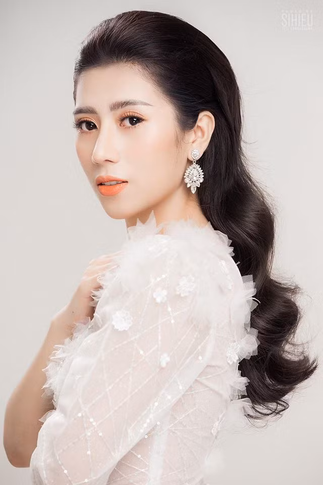 Trở thành đại diện Việt Nam tham gia Hoa hậu Du lịch Thế giới 2019, Dương Yến Nhung đoạt danh hiệu Hoa hậu Du lịch Quốc tế, một trong 3 danh hiệu cao nhất của cuộc thi.