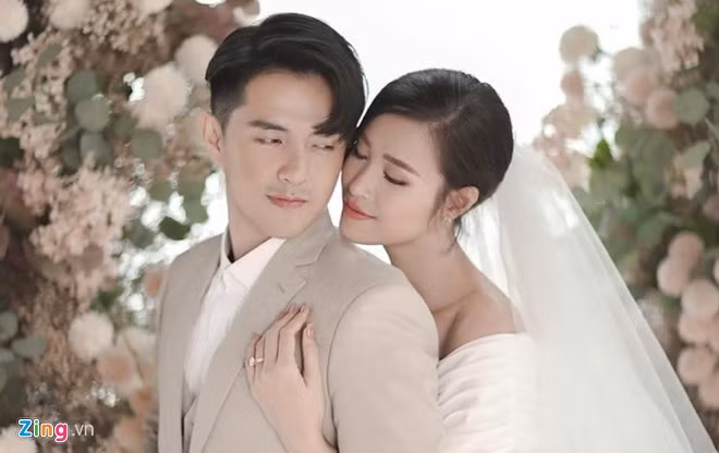 Ngày 9/11 đánh dấu một chặng đường mới trong tình yêu của Đông Nhi và Ông Cao Thắng. Họ chính thức về chung một nhà với hôn lễ được tổ chức tại khu du lịch 5 sao nổi tiếng Phú Quốc. Lễ cưới Đông Nhi - Ông Cao Thắng được tổ chức với những quy định chặt chẽ về an ninh và trang phục dự tiệc.