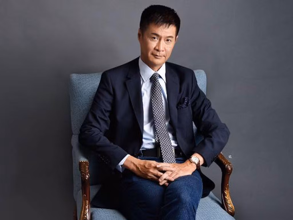 Dao dien Le Hoang phat ngon soc: “Ngoc Trinh noi tieng vi khong co tai nang“