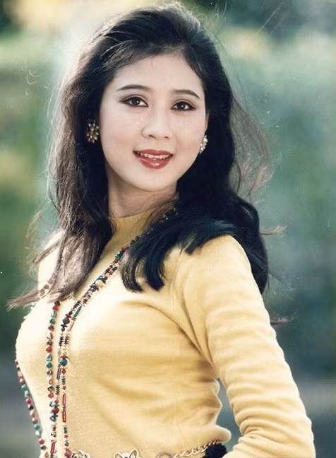 Ngày đó, dù là diễn viên nổi tiếng nhưng mỗi khi đi quay, Diễm Hương đều được mẹ đi cùng để chăm lo, bảo vệ.