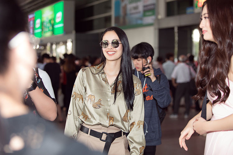 Đây không phải lần đầu tiên nàng Hoa hậu Thế giới ghé thăm Việt Nam. Tuy nhiên, lần này khá đặc biệt, bởi Megan Young là khách mời tại Festival Hoa Đà Lạt.