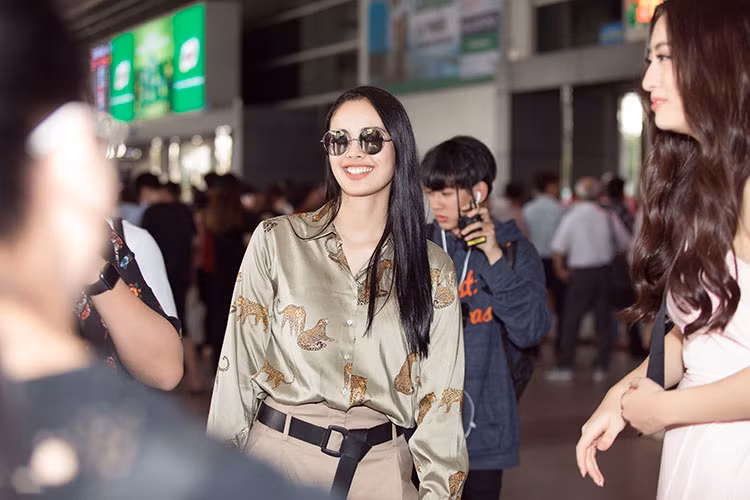 Đây không phải lần đầu tiên nàng Hoa hậu Thế giới ghé thăm Việt Nam. Tuy nhiên, lần này khá đặc biệt, bởi Megan Young là khách mời tại Festival Hoa Đà Lạt.