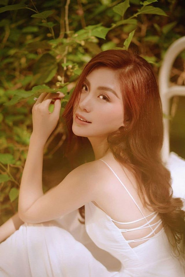 Diễm Trang hài hước chia sẻ, cô dành cả thanh xuân đi thi nhan sắc. Sau khi đoạt danh hiệu Á hậu Việt Nam 2014 cô mới dừng đi thi.