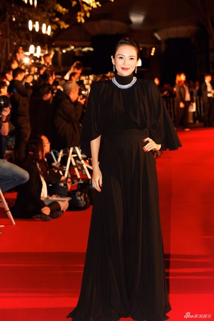 Chuong Tu Di khoe nhan sac rang ro khi mang bau 7 thang